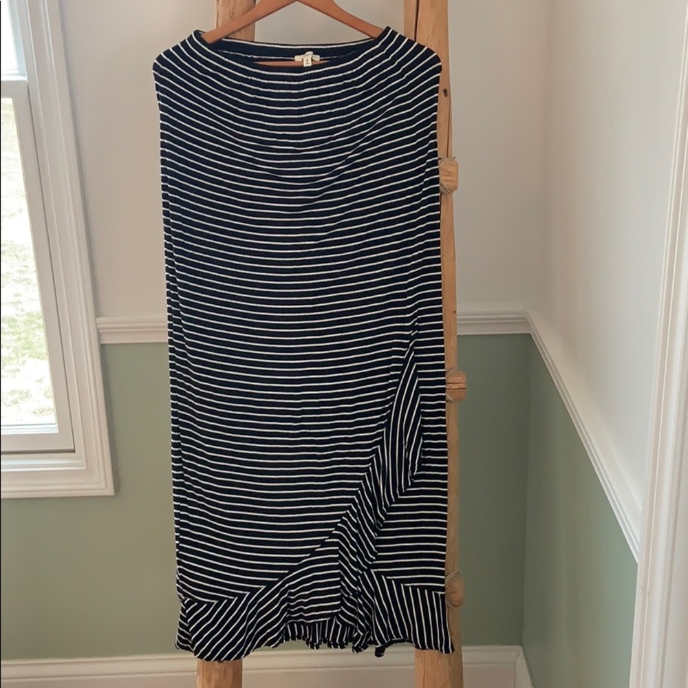 Long maxi skirt. Black and white striped